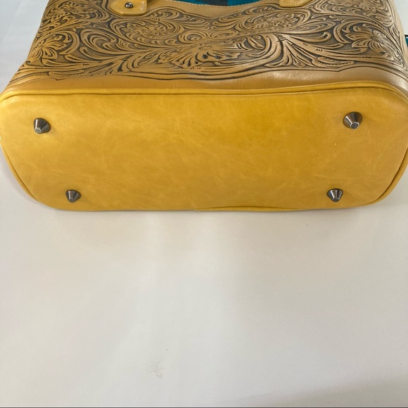 TRINITY RANCH TOOLED LEATHER PURSE - Picture 4 of 6